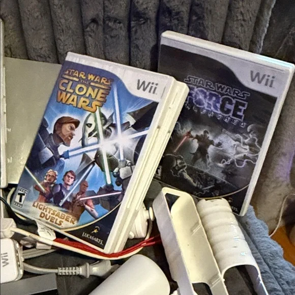 Nintendo Wii Console Bundle w/ 2 Remotes and TONS of extras/8 games WORKS GREAT - Picture 10 of 13